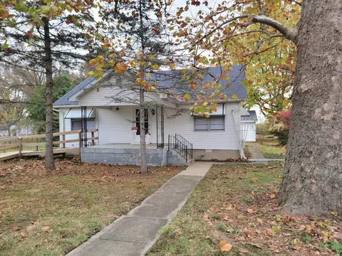 205 S Division St, Stanford, IL 61774