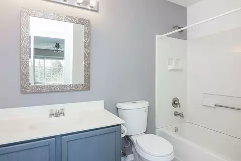 Bath - 2436 Oakfield Dr, Aurora, IL 60503 photo 2 of 3