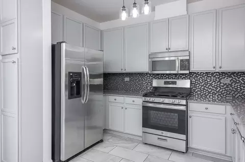 Kitchen - 2436 Oakfield Dr, Aurora, IL 60503 photo 3 of 4