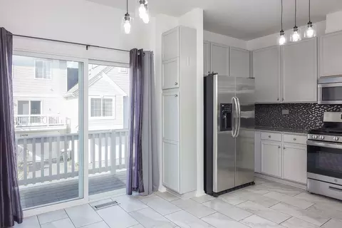 Kitchen - 2436 Oakfield Dr, Aurora, IL 60503 photo 2 of 4
