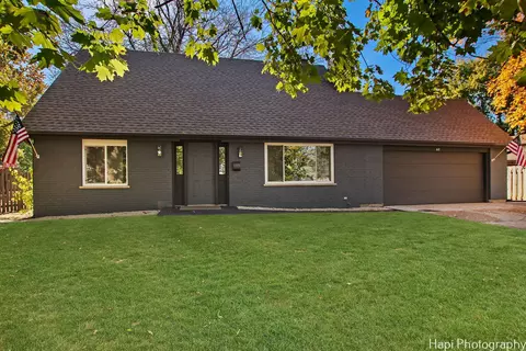 61 Faringdon Dr, Crystal Lake, IL 60014