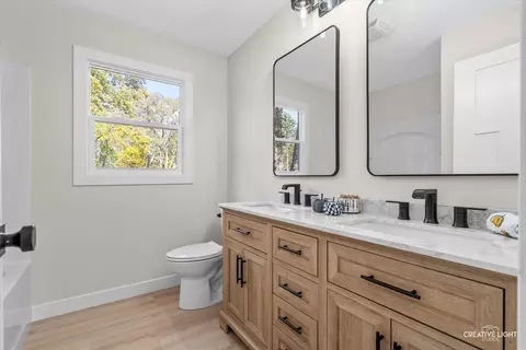 Bath - 1160 Molitor Rd, Aurora, IL 60505 photo 1 of 1