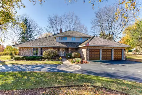 22945 W Lochanora Dr, Hawthorn Woods, IL 60047