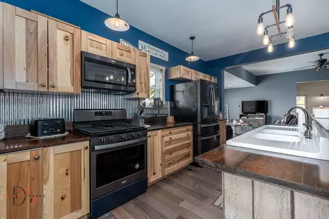 Kitchen - 3280 E 2153rd Rd, Ottawa, IL 61350 photo 2 of 4