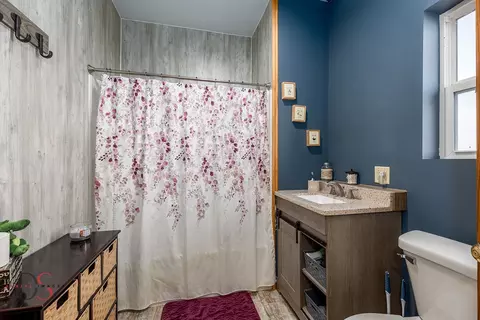 Bath - 3280 E 2153rd Rd, Ottawa, IL 61350 photo 3 of 3