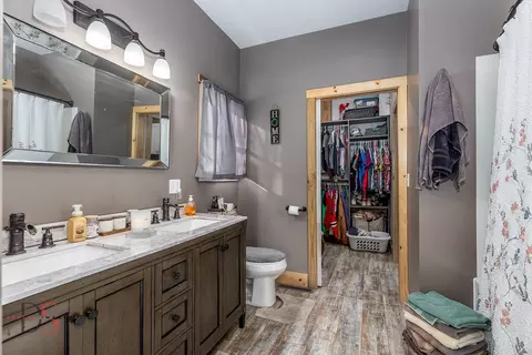 Bath - 3280 E 2153rd Rd, Ottawa, IL 61350 photo 2 of 3