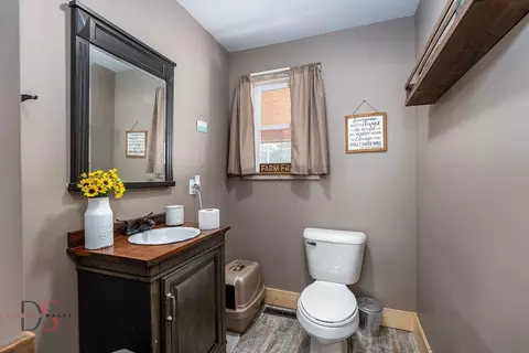 Bath - 3280 E 2153rd Rd, Ottawa, IL 61350 photo 1 of 3