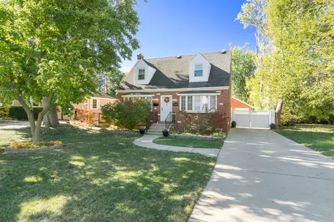 618 S Yale Ave, Villa Park, IL 60181