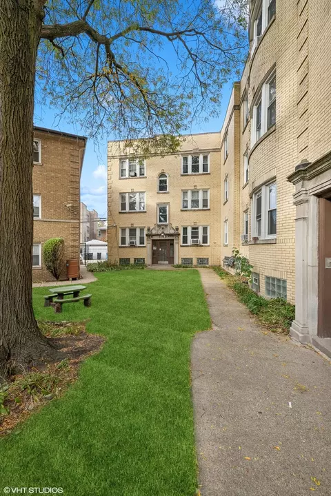 4450 W Gunnison St #3C, Chicago, IL 60630