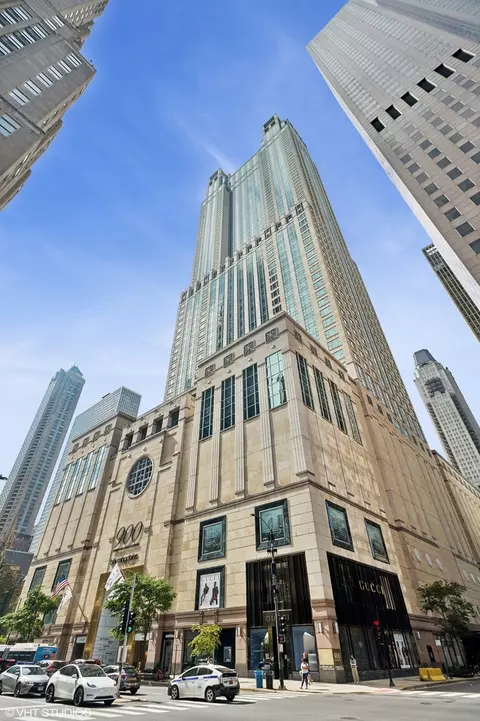 77 E Walton St #28B, Chicago, IL 60611
