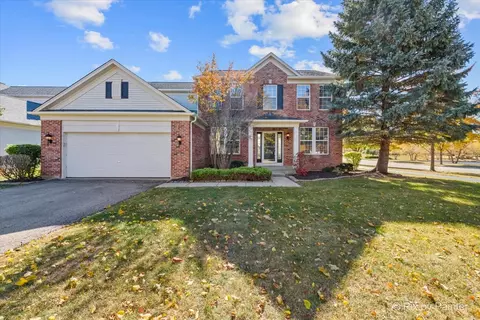 1 Gillingham Ct, Algonquin, IL 60102