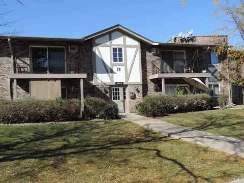 9 S070 Lake Dr #13B-105, Willowbrook, IL 60527