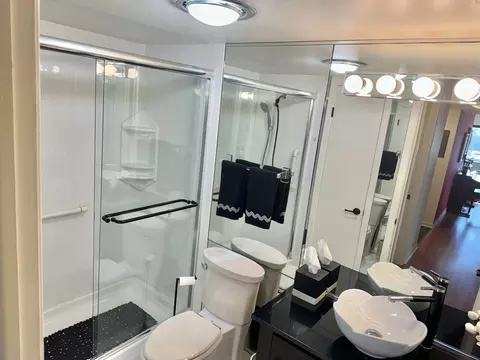 Bath - 200 Deborah Ln #1C, Wheeling, IL 60090 photo 1 of 2