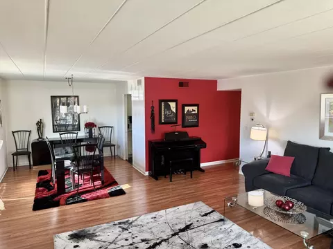 Living - 200 Deborah Ln #1C, Wheeling, IL 60090 photo 1 of 4