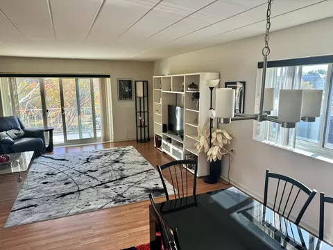 Living - 200 Deborah Ln #1C, Wheeling, IL 60090 photo 3 of 4
