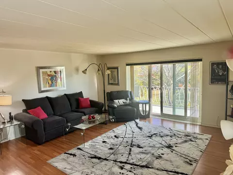 Living - 200 Deborah Ln #1C, Wheeling, IL 60090 photo 2 of 4