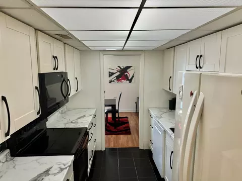 Kitchen - 200 Deborah Ln #1C, Wheeling, IL 60090 photo 1 of 1