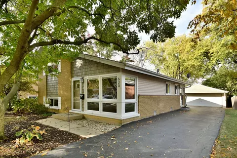 620 N Fairview Ave, Mount Prospect, IL 60056