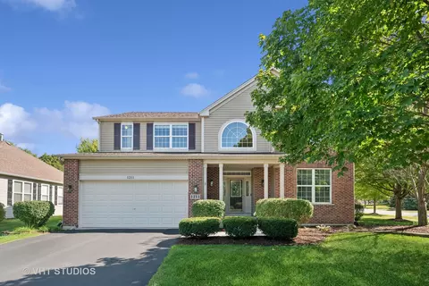 1211 Mcdole Dr, Sugar Grove, IL 60554