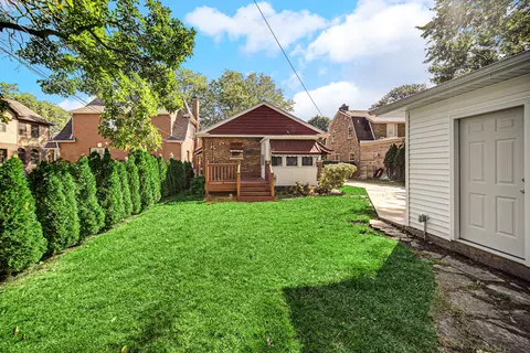 Exterior - 9832 S Leavitt St, Chicago, IL 60643 photo 7 of 7