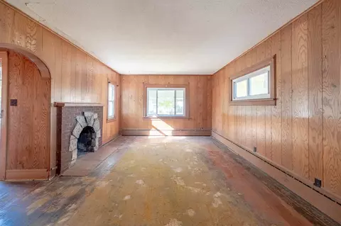 Living - 731 Hammond Ave, Aurora, IL 60506 photo 1 of 2