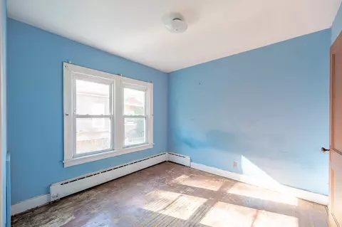 Bedroom - 731 Hammond Ave, Aurora, IL 60506 photo 1 of 3