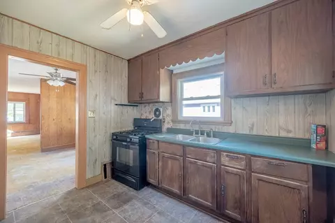Kitchen - 731 Hammond Ave, Aurora, IL 60506 photo 2 of 2