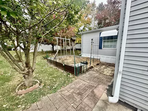 1015 10th St, Bloomington, IL 61704 photo 25