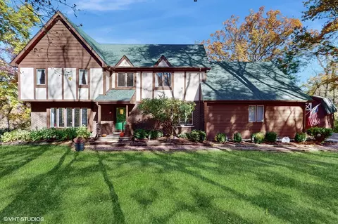 41 W970 Woodland Dr, Saint Charles, IL 60175