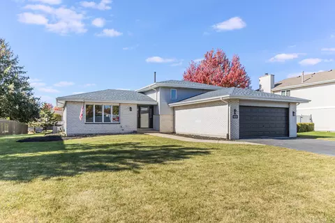 829 Wildwood Dr, New Lenox, IL 60451
