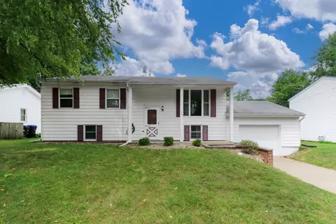 1226 Townley Dr, Bloomington, IL 61704