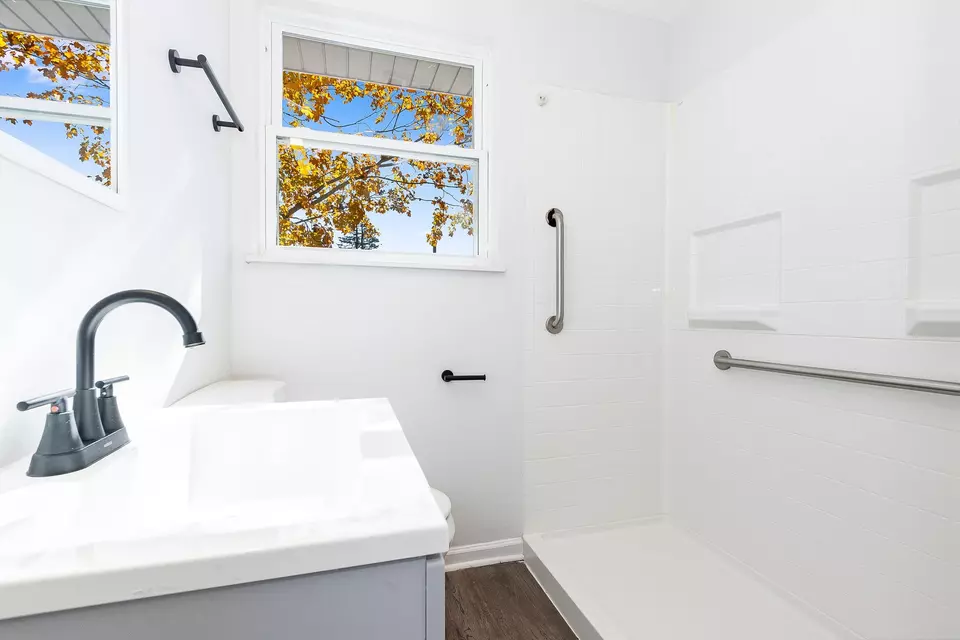 Bath - 11122 Parker St, Mokena, IL 60448 photo 1 of 2