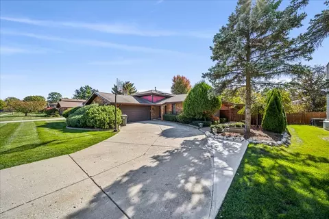 16 W765 90th St, Willowbrook, IL 60527 photo 1