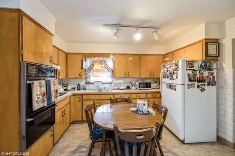 Kitchen - 7448 W 64th St, Summit, IL 60501 photo 2 of 5