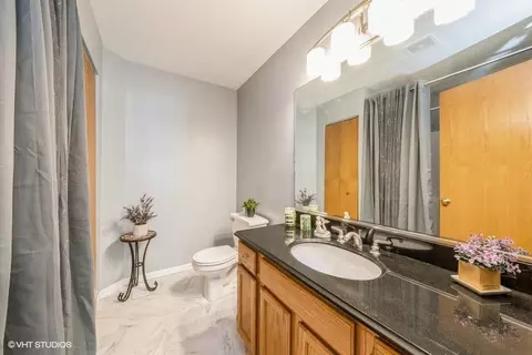 Bath - 1930 Matthew Ct #B, Elgin, IL 60123 photo 1 of 2