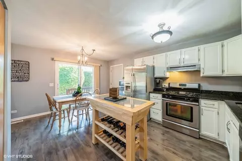 Kitchen - 1930 Matthew Ct #B, Elgin, IL 60123 photo 5 of 5