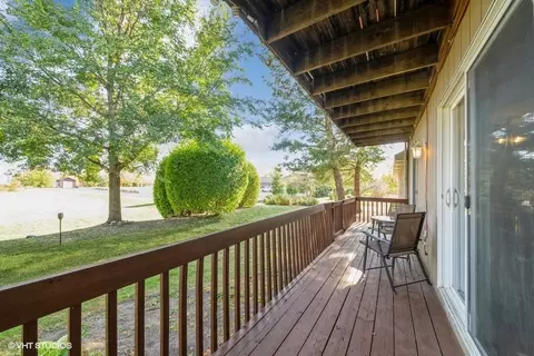 Exterior - 1930 Matthew Ct #B, Elgin, IL 60123 photo 3 of 8
