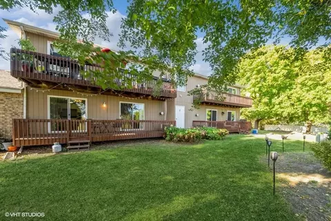 Exterior - 1930 Matthew Ct #B, Elgin, IL 60123 photo 8 of 8