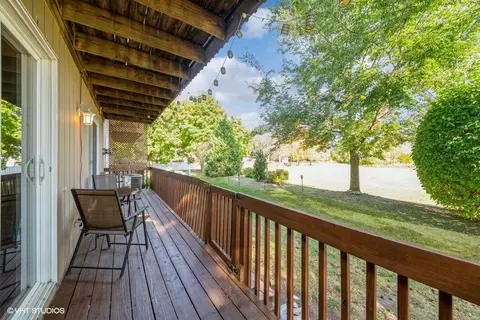 Exterior - 1930 Matthew Ct #B, Elgin, IL 60123 photo 5 of 8