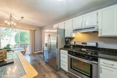 Kitchen - 1930 Matthew Ct #B, Elgin, IL 60123 photo 3 of 5