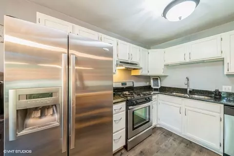 Kitchen - 1930 Matthew Ct #B, Elgin, IL 60123 photo 1 of 5