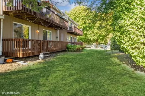 Exterior - 1930 Matthew Ct #B, Elgin, IL 60123 photo 7 of 8