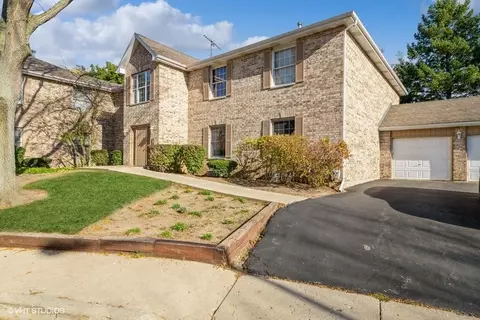 Exterior - 1930 Matthew Ct #B, Elgin, IL 60123 photo 2 of 8