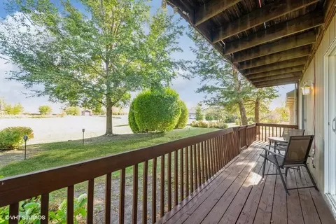 Exterior - 1930 Matthew Ct #B, Elgin, IL 60123 photo 4 of 8