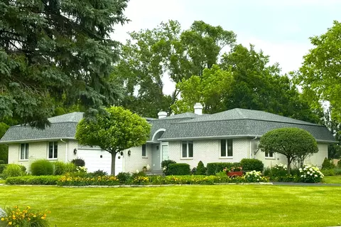 175 Rolling Knolls Ave, Elgin, IL 60120