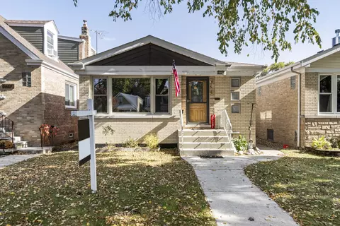 5233 N Mobile Ave, Chicago, IL 60630