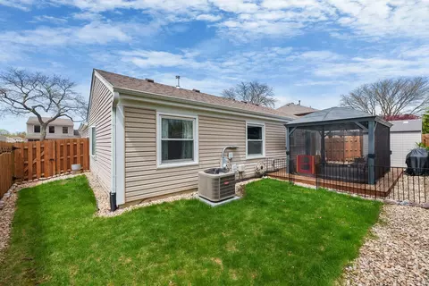 Exterior - 5045 Rochester Dr, Hoffman Estates, IL 60010 photo 2 of 6