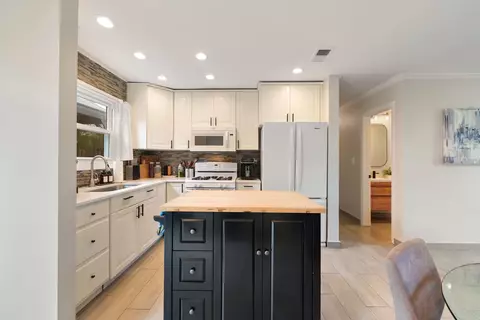 Kitchen - 5045 Rochester Dr, Hoffman Estates, IL 60010 photo 2 of 5