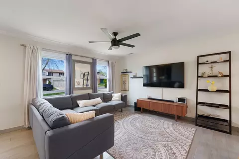 Living - 5045 Rochester Dr, Hoffman Estates, IL 60010 photo 2 of 3