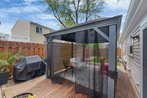 Exterior - 5045 Rochester Dr, Hoffman Estates, IL 60010 photo 5 of 6